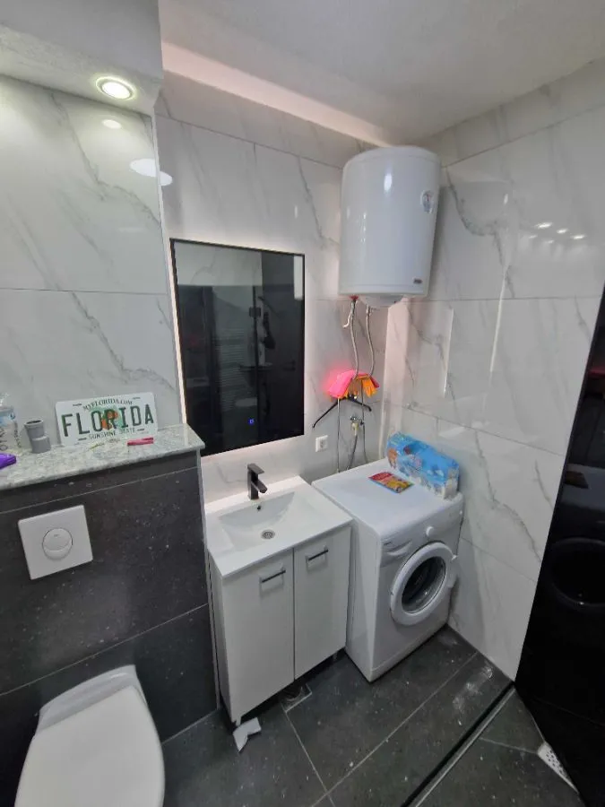 LED ogledalo i tuš kabina po mjeri u istom kupatilu, izrada StakloDom